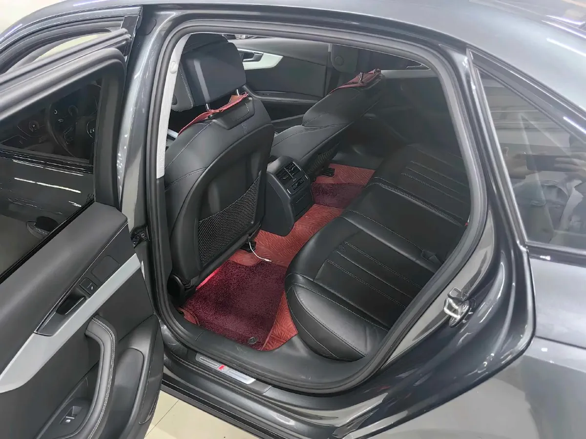 2022 Audi A4L 2.0T 190HP L4 7DCT,autocango,china used car exporter,china ev exporter,chinese used car exporter,chinese used ev exporter