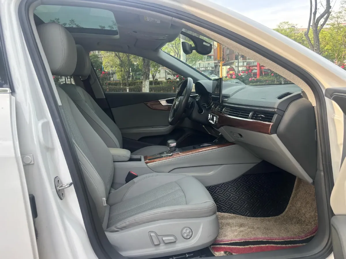 2020 Audi A4L 2.0T 190HP L4 7DCT,autocango,china used car exporter,china ev exporter,chinese used car exporter,chinese used ev exporter