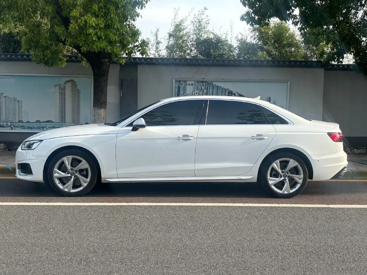 2020 Audi A4L 2.0T 190HP L4 7DCT,autocango,china used car exporter,china ev exporter,chinese used car exporter,chinese used ev exporter