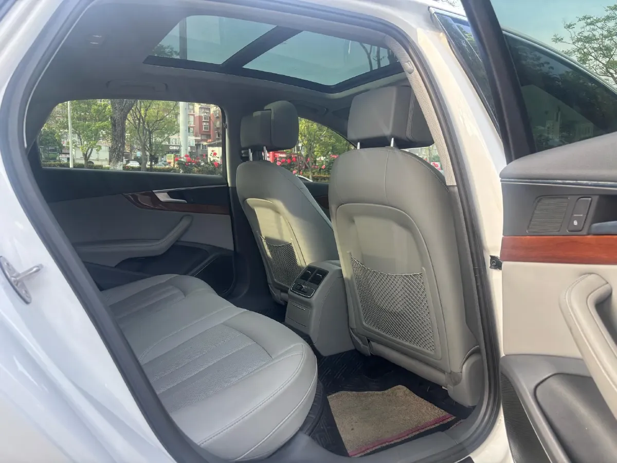 2020 Audi A4L 2.0T 190HP L4 7DCT,autocango,china used car exporter,china ev exporter,chinese used car exporter,chinese used ev exporter