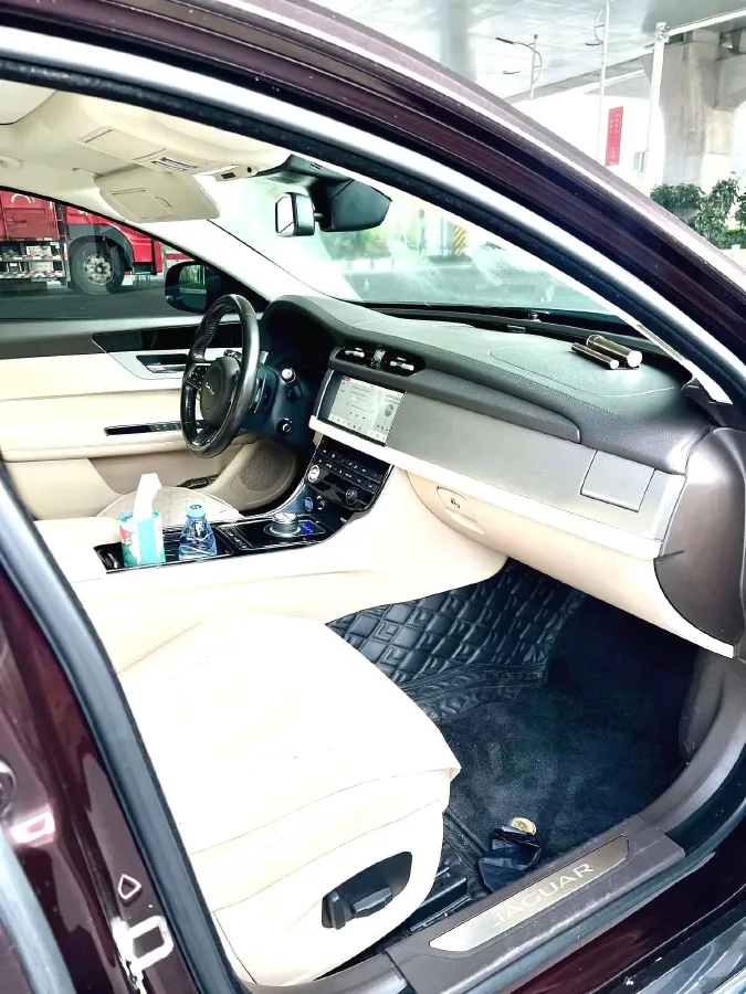 2020 Jaguar XFL 2.0T 200HP L4 8AT,autocango,china used car exporter,china ev exporter,chinese used car exporter,chinese used ev exporter