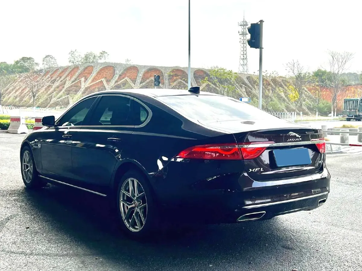 2020 Jaguar XFL 2.0T 200HP L4 8AT,autocango,china used car exporter,china ev exporter,chinese used car exporter,chinese used ev exporter