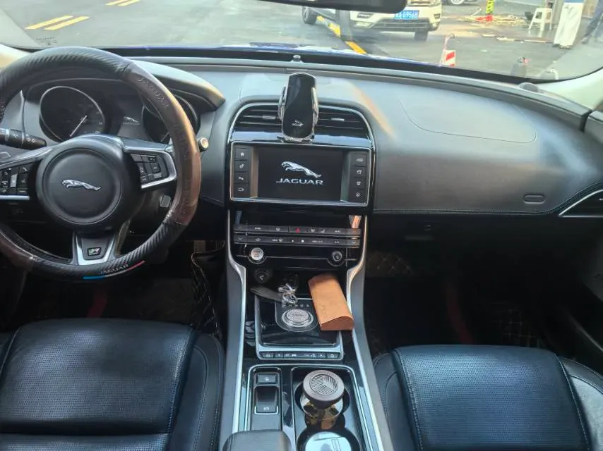 2018 Jaguar XE 2.0T 200HP L4 8AT,autocango,china used car exporter,china ev exporter,chinese used car exporter,chinese used ev exporter