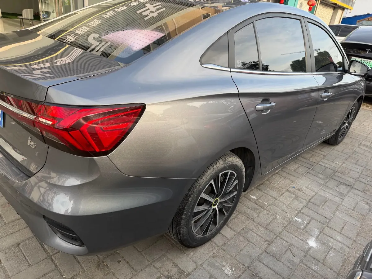 2021 Roewe i5 1.5L 120HP L4 CVT,autocango,china used car exporter,china ev exporter,chinese used car exporter,chinese used ev exporter