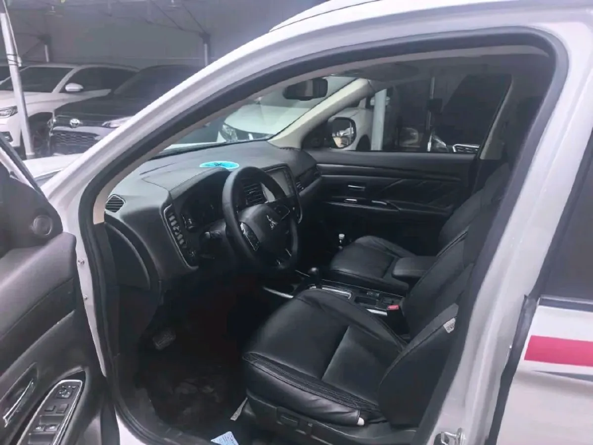 2019 Mitsubishi Outlander 2.0L 166HP L4 CVT,autocango,china used car exporter,china ev exporter,chinese used car exporter,chinese used ev exporter