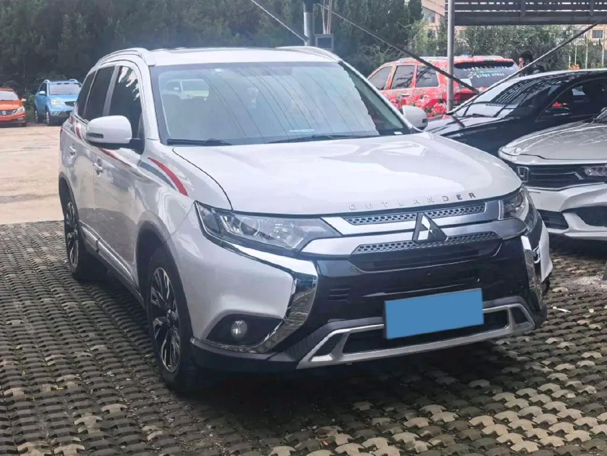 2019 Mitsubishi Outlander 2.0L 166HP L4 CVT,autocango,china used car exporter,china ev exporter,chinese used car exporter,chinese used ev exporter
