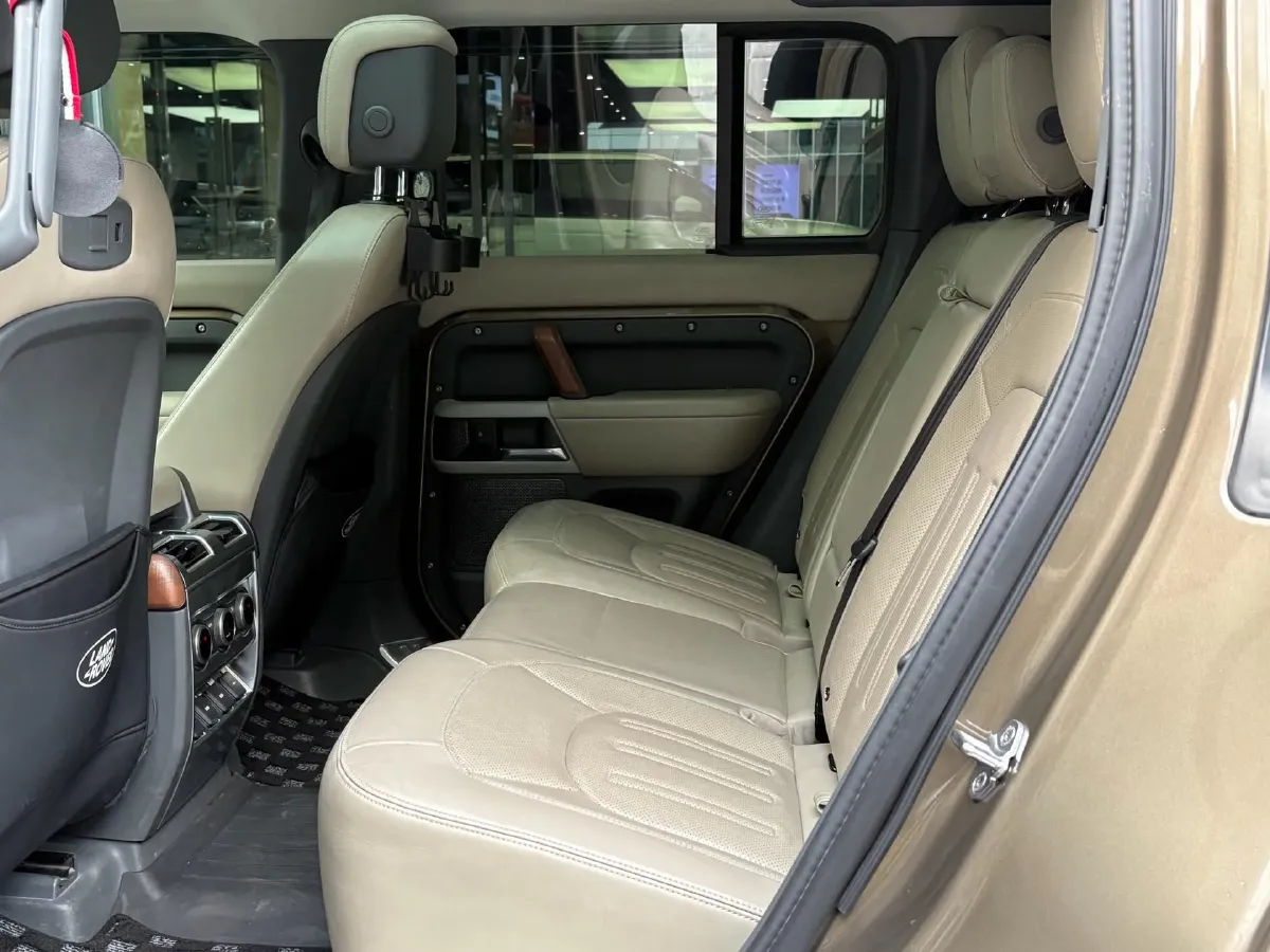 2020 Land Rover Defender 3.0T 400HP L6 8AT,autocango,china used car exporter,china ev exporter,chinese used car exporter,chinese used ev exporter