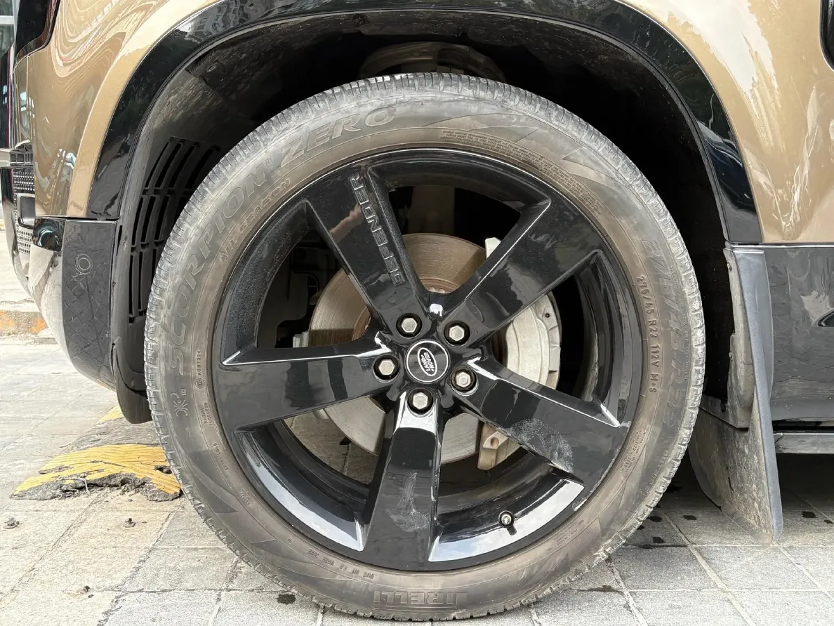 2020 Land Rover Defender 3.0T 400HP L6 8AT,autocango,china used car exporter,china ev exporter,chinese used car exporter,chinese used ev exporter