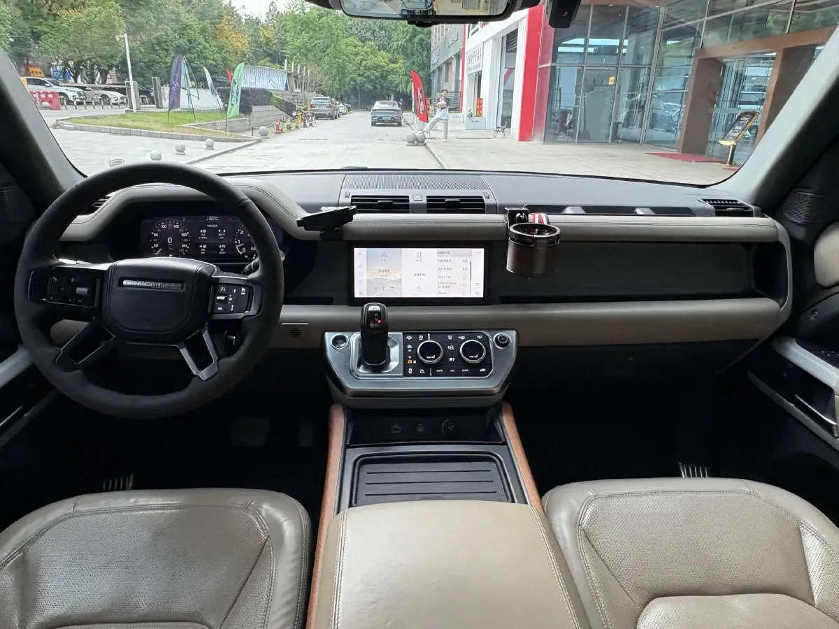 2020 Land Rover Defender 3.0T 400HP L6 8AT,autocango,china used car exporter,china ev exporter,chinese used car exporter,chinese used ev exporter