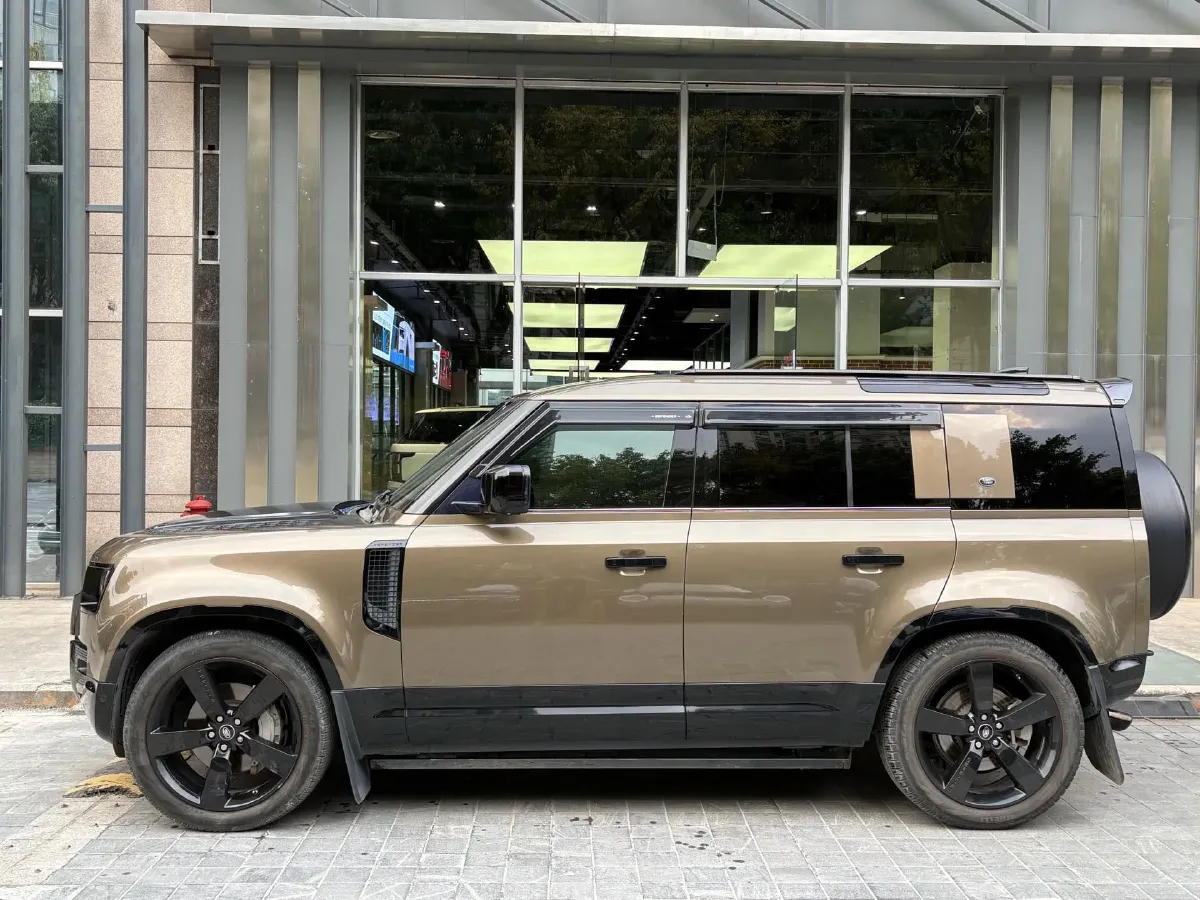 2020 Land Rover Defender 3.0T 400HP L6 8AT,autocango,china used car exporter,china ev exporter,chinese used car exporter,chinese used ev exporter