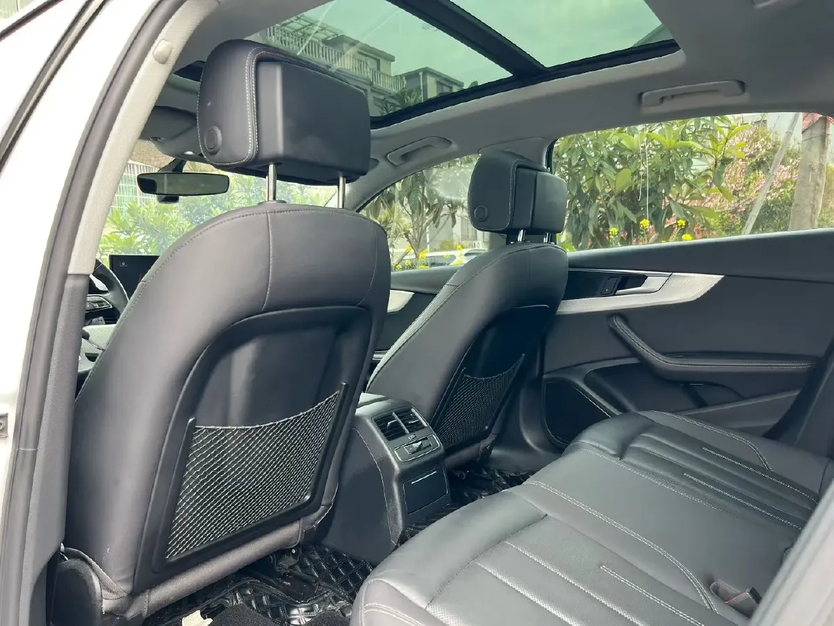 2020 Audi A4L 2.0T 190HP L4 7DCT,autocango,china used car exporter,china ev exporter,chinese used car exporter,chinese used ev exporter