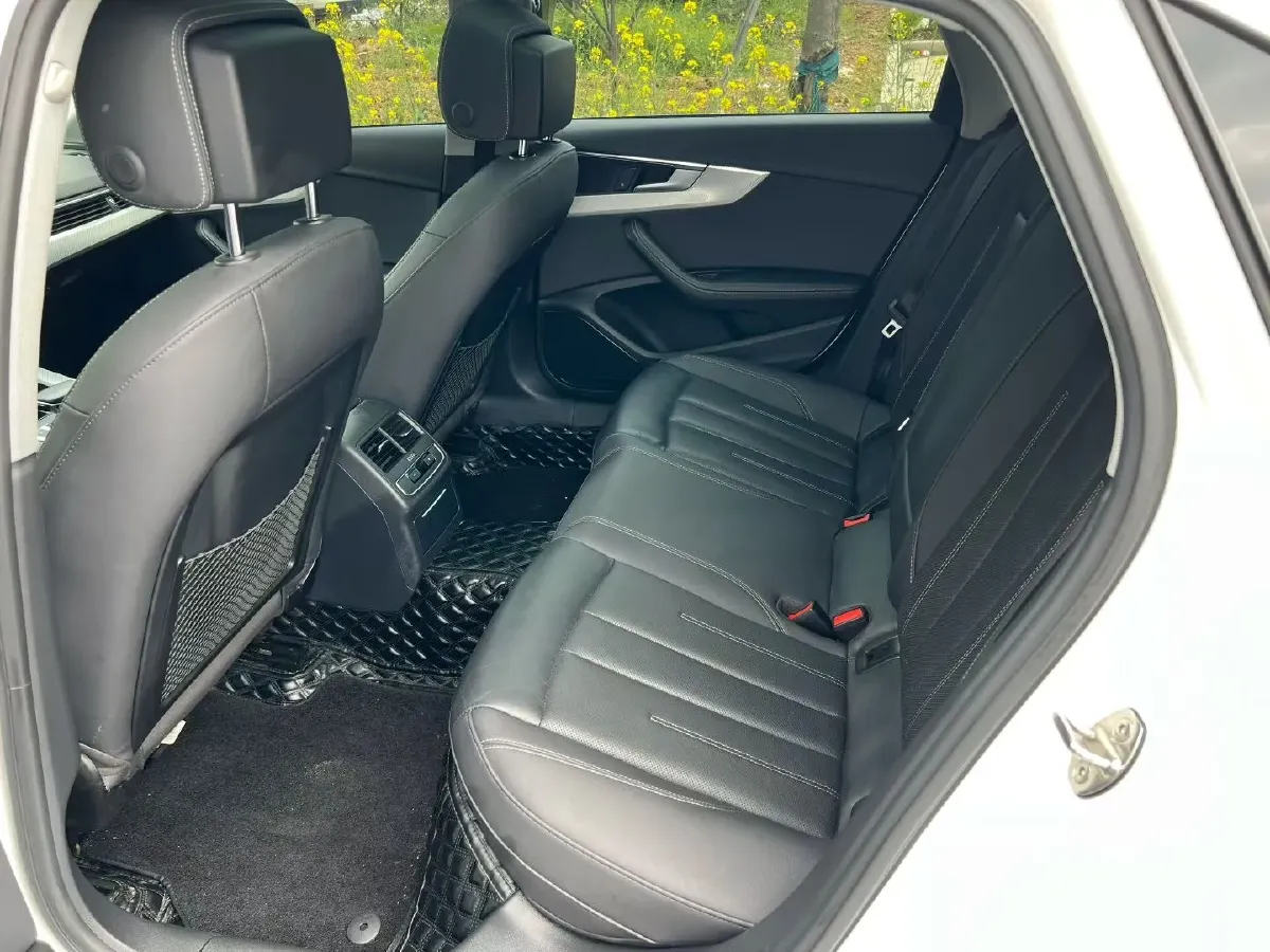 2020 Audi A4L 2.0T 190HP L4 7DCT,autocango,china used car exporter,china ev exporter,chinese used car exporter,chinese used ev exporter