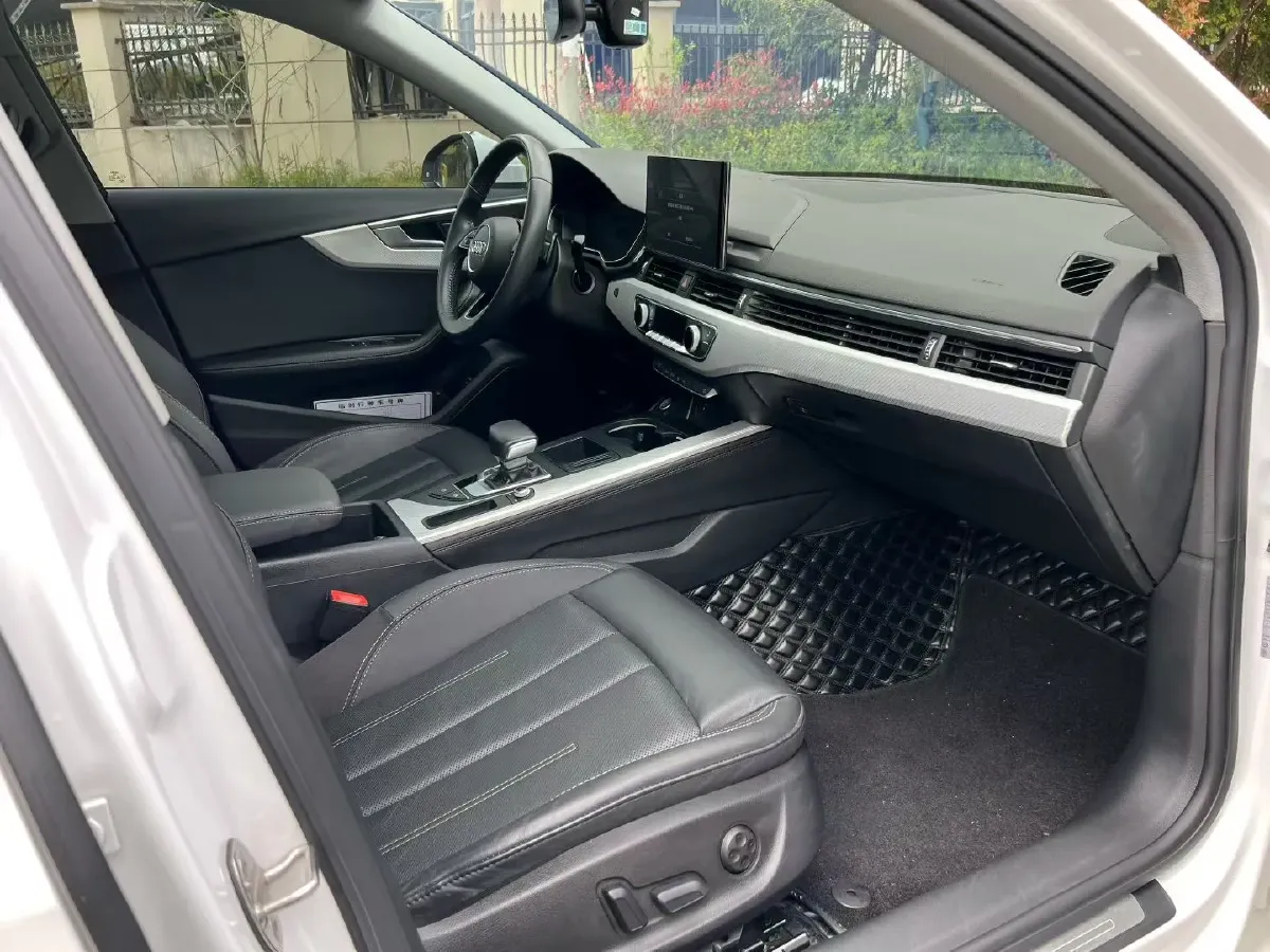 2020 Audi A4L 2.0T 190HP L4 7DCT,autocango,china used car exporter,china ev exporter,chinese used car exporter,chinese used ev exporter