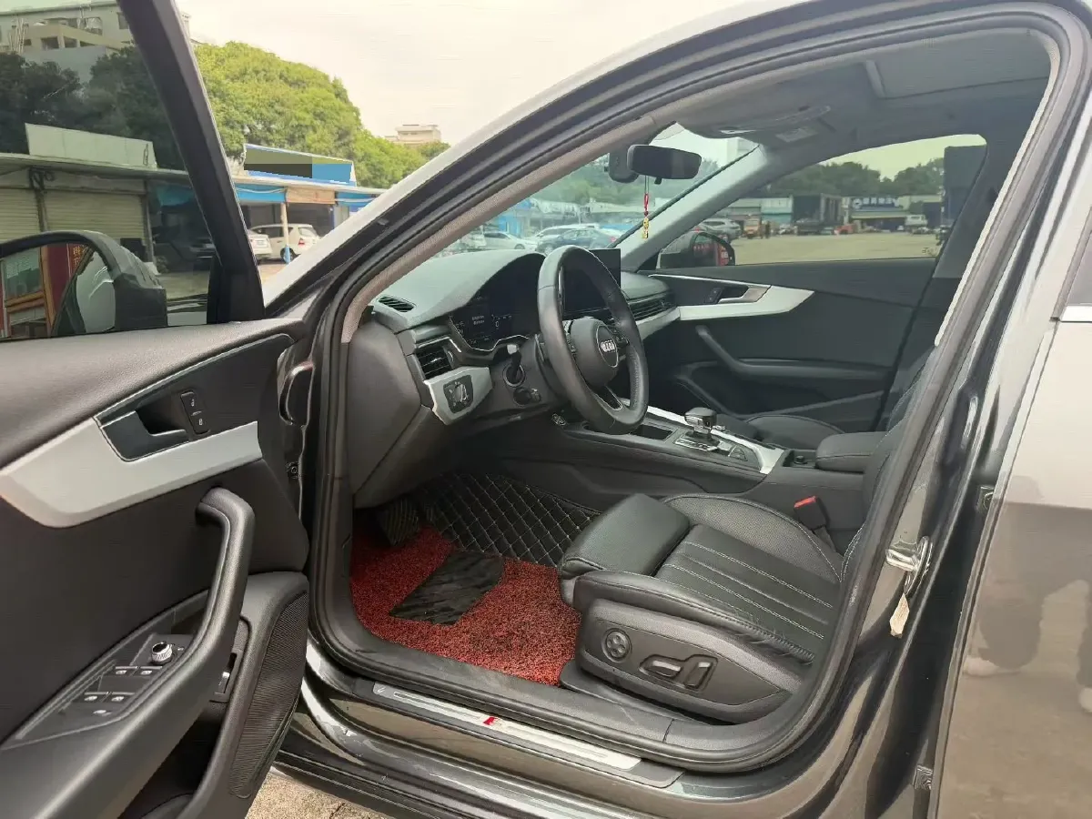 2020 Audi A4L 2.0T 190HP L4 7DCT,autocango,china used car exporter,china ev exporter,chinese used car exporter,chinese used ev exporter