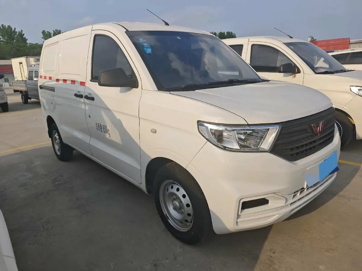 2019 WuLing HongGuang V 1.5L 105HP L4 5MT,autocango,china used car exporter,china ev exporter,chinese used car exporter,chinese used ev exporter