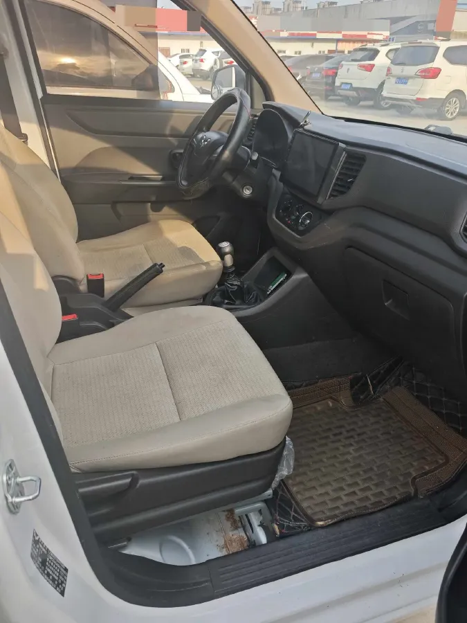 2019 WuLing HongGuang V 1.5L 105HP L4 5MT,autocango,china used car exporter,china ev exporter,chinese used car exporter,chinese used ev exporter