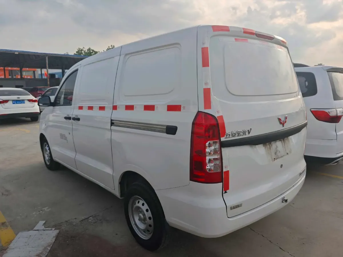 2019 WuLing HongGuang V 1.5L 105HP L4 5MT,autocango,china used car exporter,china ev exporter,chinese used car exporter,chinese used ev exporter