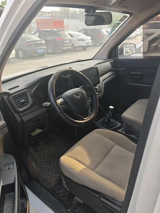 2019 WuLing HongGuang V 1.5L 105HP L4 5MT,autocango,china used car exporter,china ev exporter,chinese used car exporter,chinese used ev exporter