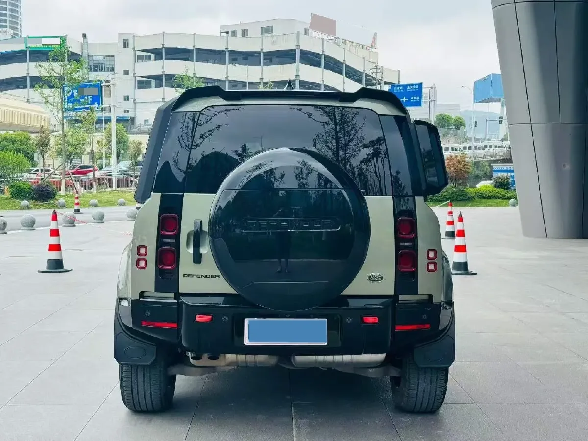 2020 Land Rover Defender 3.0T 400HP L6 8AT,autocango,china used car exporter,china ev exporter,chinese used car exporter,chinese used ev exporter