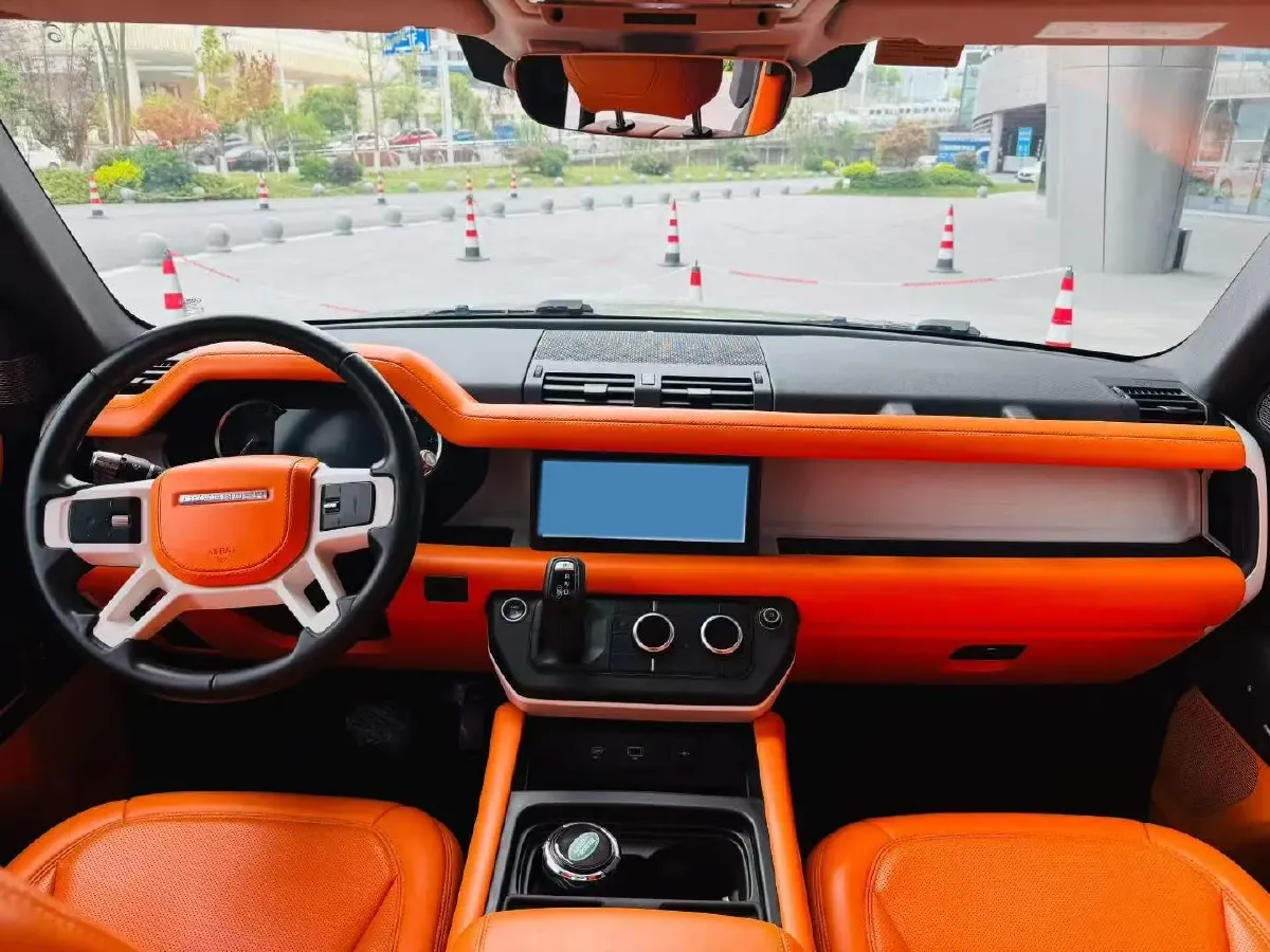 2020 Land Rover Defender 3.0T 400HP L6 8AT,autocango,china used car exporter,china ev exporter,chinese used car exporter,chinese used ev exporter