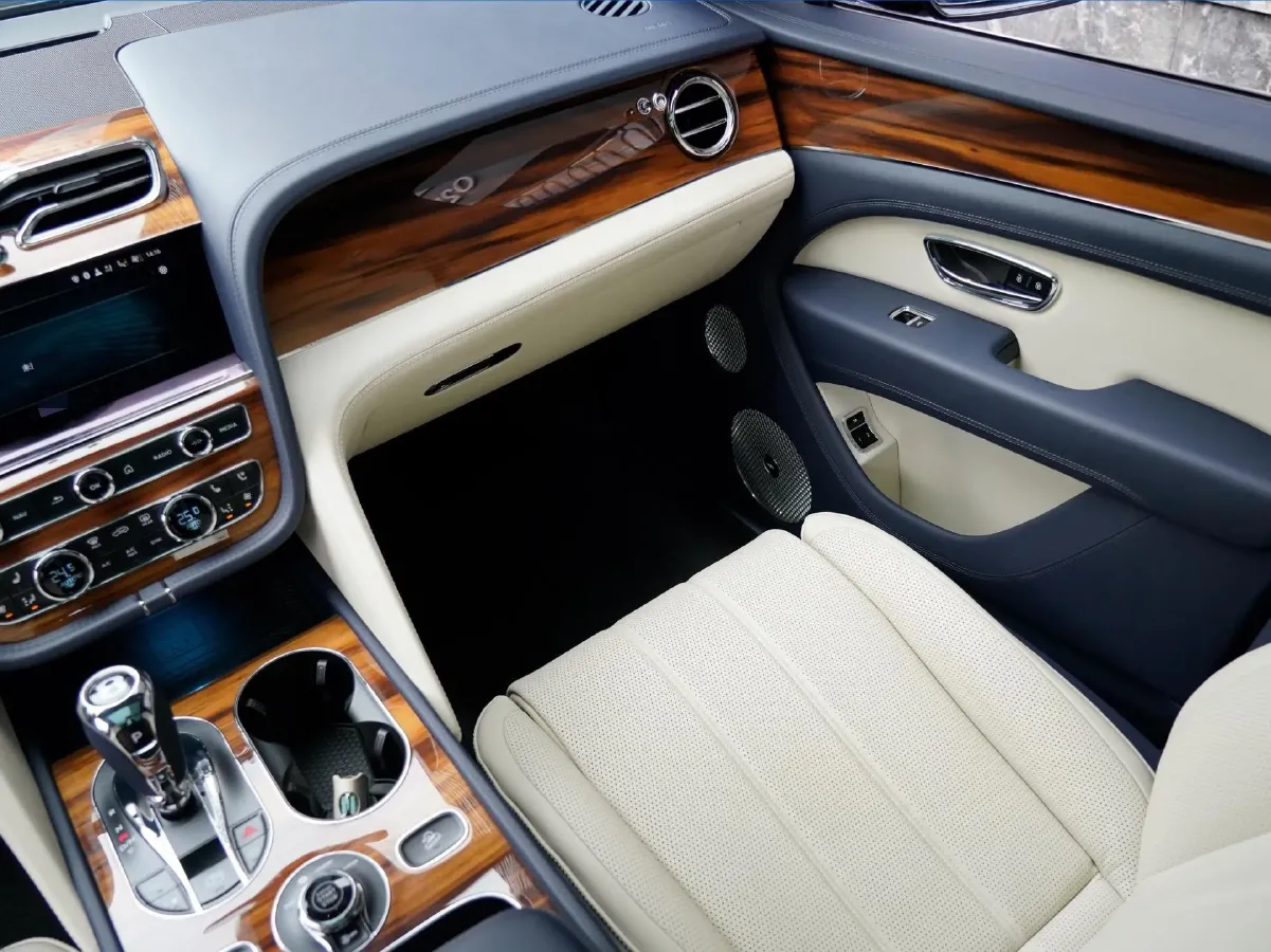 2022 Bentley Bentayga 4.0T 550HP V8 8AT,autocango,china used car exporter,china ev exporter,chinese used car exporter,chinese used ev exporter