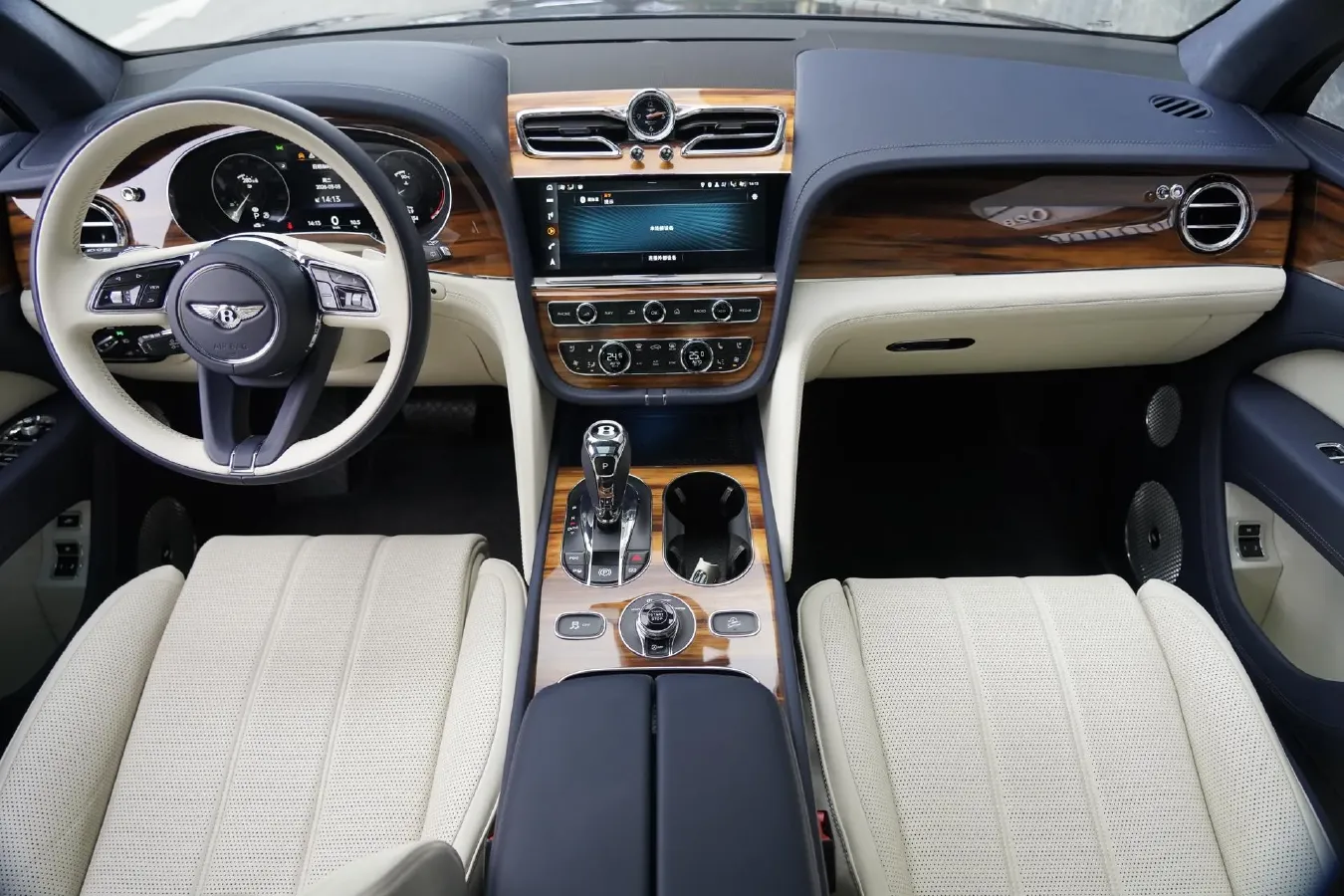2022 Bentley Bentayga 4.0T 550HP V8 8AT,autocango,china used car exporter,china ev exporter,chinese used car exporter,chinese used ev exporter