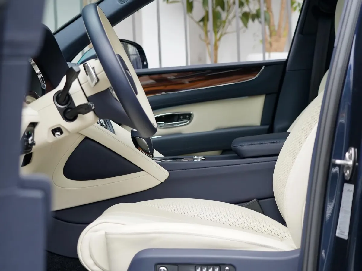 2022 Bentley Bentayga 4.0T 550HP V8 8AT,autocango,china used car exporter,china ev exporter,chinese used car exporter,chinese used ev exporter