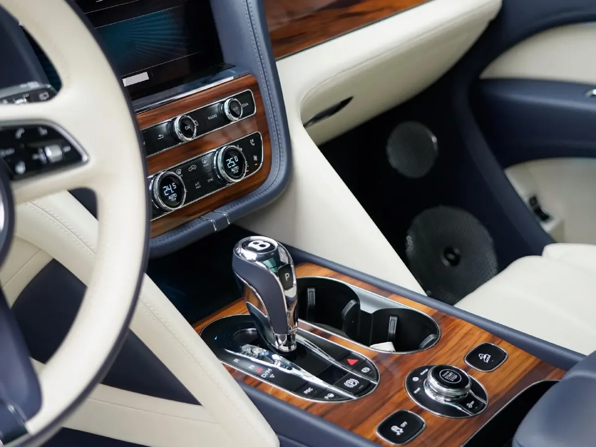 2022 Bentley Bentayga 4.0T 550HP V8 8AT,autocango,china used car exporter,china ev exporter,chinese used car exporter,chinese used ev exporter