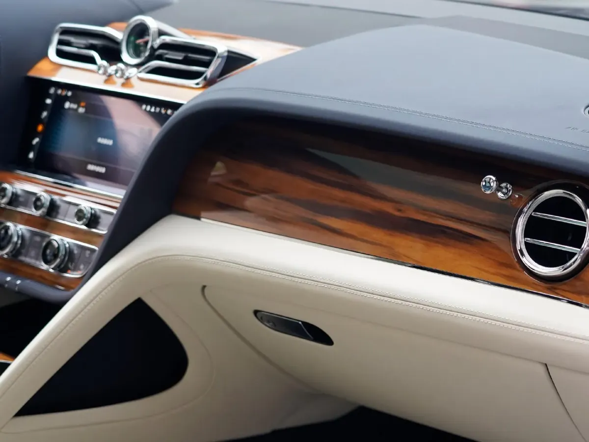 2022 Bentley Bentayga 4.0T 550HP V8 8AT,autocango,china used car exporter,china ev exporter,chinese used car exporter,chinese used ev exporter