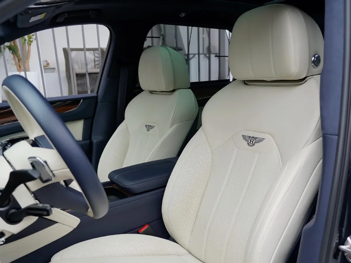 2022 Bentley Bentayga 4.0T 550HP V8 8AT,autocango,china used car exporter,china ev exporter,chinese used car exporter,chinese used ev exporter