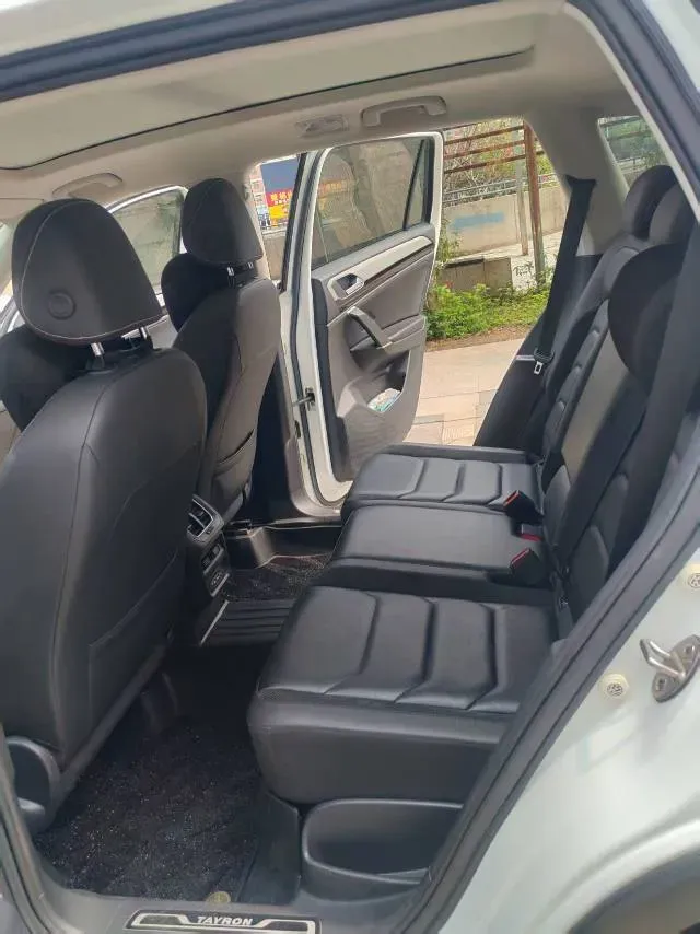 2019 Jeep Cherokee 2.0T 234HP L4 9AT,autocango,china used car exporter,china ev exporter,chinese used car exporter,chinese used ev exporter