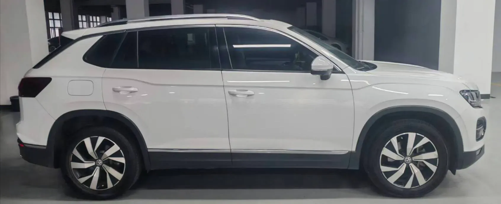 2019 Jeep Cherokee 2.0T 234HP L4 9AT,autocango,china used car exporter,china ev exporter,chinese used car exporter,chinese used ev exporter