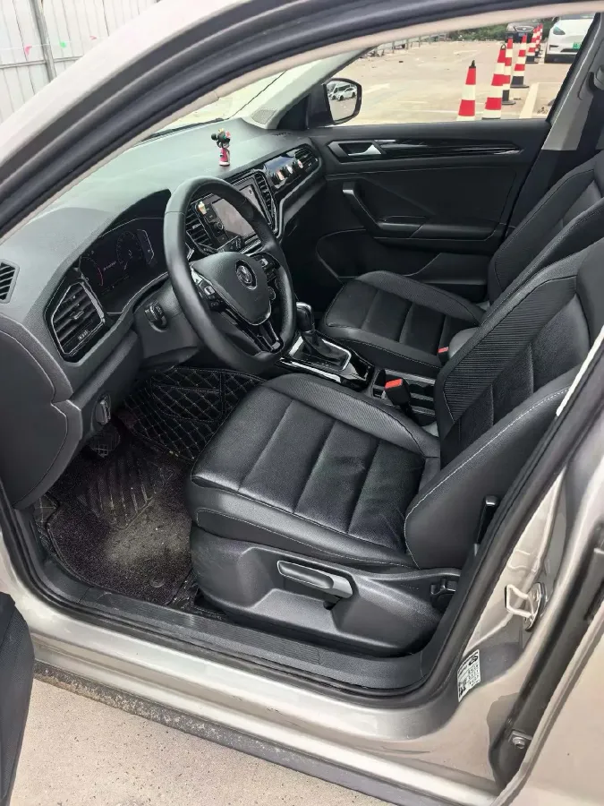 2020 Volkswagen T-Roc 1.4T 150HP L4 7DCT,autocango,china used car exporter,china ev exporter,chinese used car exporter,chinese used ev exporter