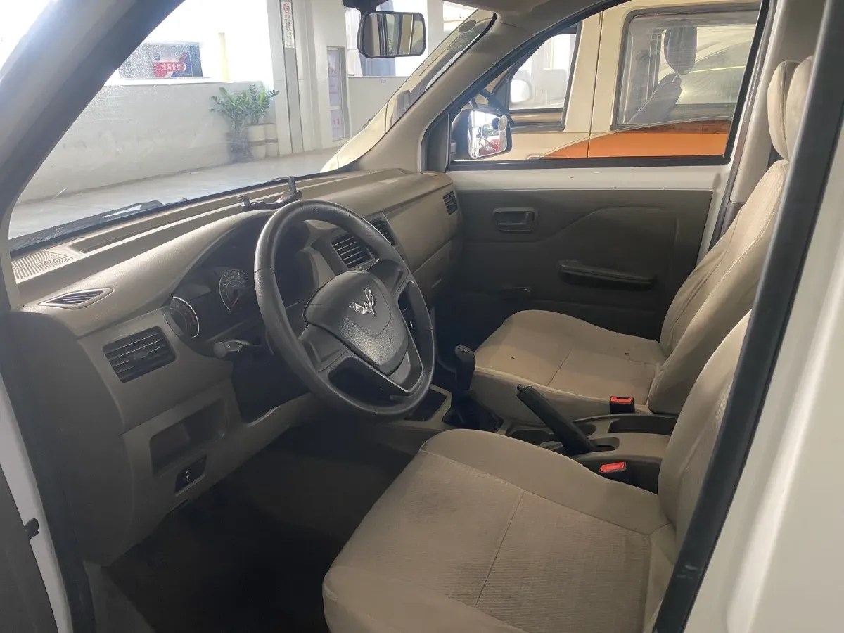 2018 WuLing RongGuang V 1.2L 88HP L4 5MT,autocango,china used car exporter,china ev exporter,chinese used car exporter,chinese used ev exporter