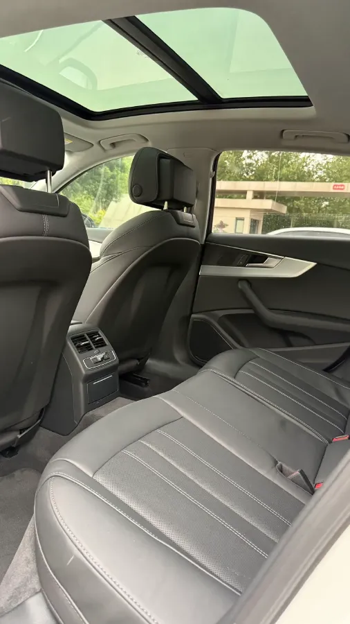 2022 Audi A4L 2.0T 190HP L4 7DCT,autocango,china used car exporter,china ev exporter,chinese used car exporter,chinese used ev exporter