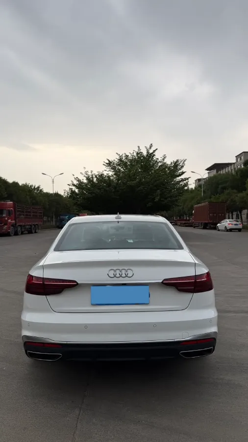 2022 Audi A4L 2.0T 190HP L4 7DCT,autocango,china used car exporter,china ev exporter,chinese used car exporter,chinese used ev exporter