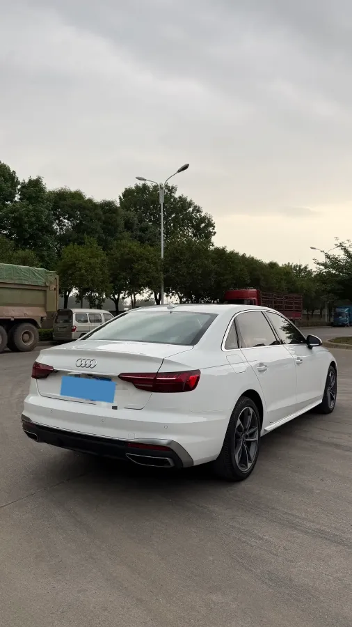 2022 Audi A4L 2.0T 190HP L4 7DCT,autocango,china used car exporter,china ev exporter,chinese used car exporter,chinese used ev exporter