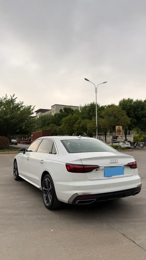 2022 Audi A4L 2.0T 190HP L4 7DCT,autocango,china used car exporter,china ev exporter,chinese used car exporter,chinese used ev exporter