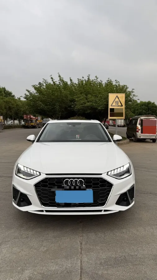 2022 Audi A4L 2.0T 190HP L4 7DCT,autocango,china used car exporter,china ev exporter,chinese used car exporter,chinese used ev exporter