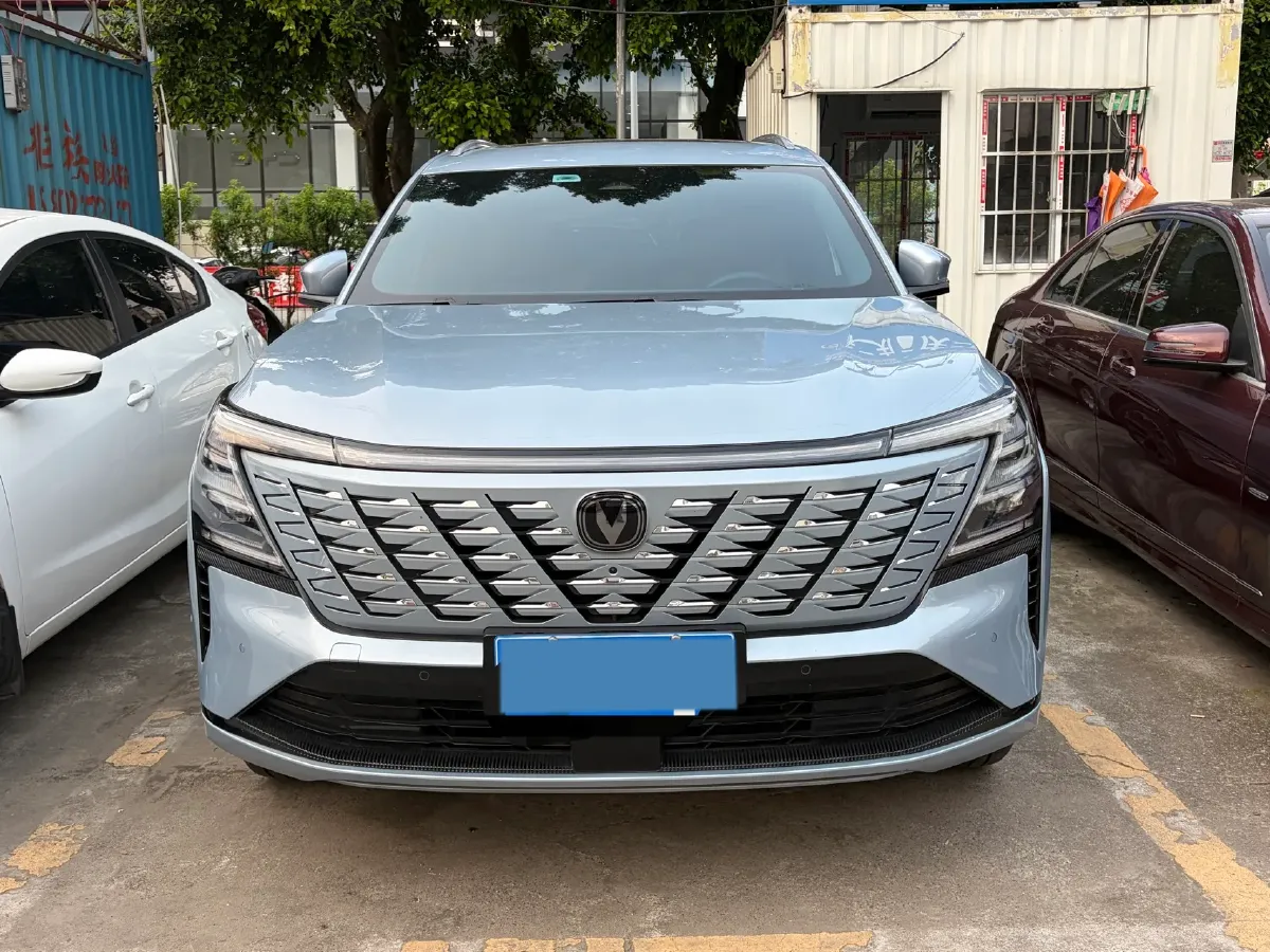 2025 ChangAn CS75 Plus 1.5T 192HP L4 8AT,autocango,china used car exporter,china ev exporter,chinese used car exporter,chinese used ev exporter