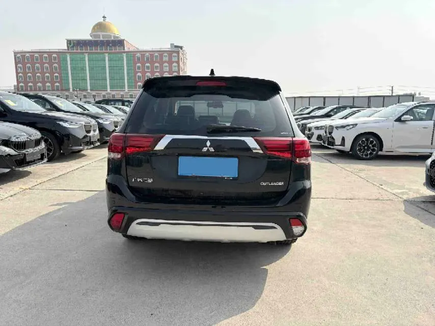 2021 Mitsubishi Outlander 2.4L 192HP L4 CVT,autocango,china used car exporter,china ev exporter,chinese used car exporter,chinese used ev exporter