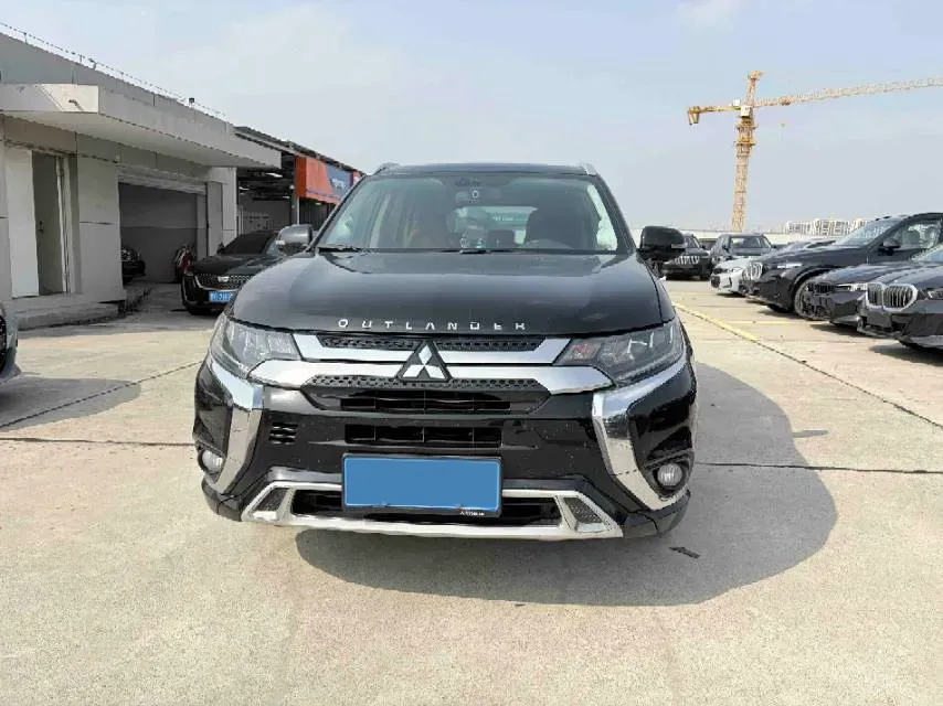 2021 Mitsubishi Outlander 2.4L 192HP L4 CVT,autocango,china used car exporter,china ev exporter,chinese used car exporter,chinese used ev exporter