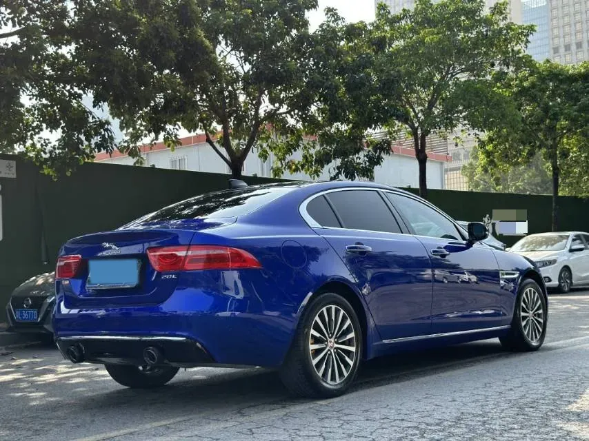 2019 Jeep Cherokee 2.0T 265HP L4 9AT,autocango,china used car exporter,china ev exporter,chinese used car exporter,chinese used ev exporter