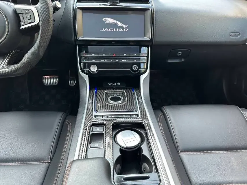 2019 Jeep Cherokee 2.0T 265HP L4 9AT,autocango,china used car exporter,china ev exporter,chinese used car exporter,chinese used ev exporter