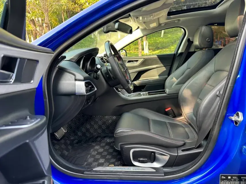 2019 Jeep Cherokee 2.0T 265HP L4 9AT,autocango,china used car exporter,china ev exporter,chinese used car exporter,chinese used ev exporter