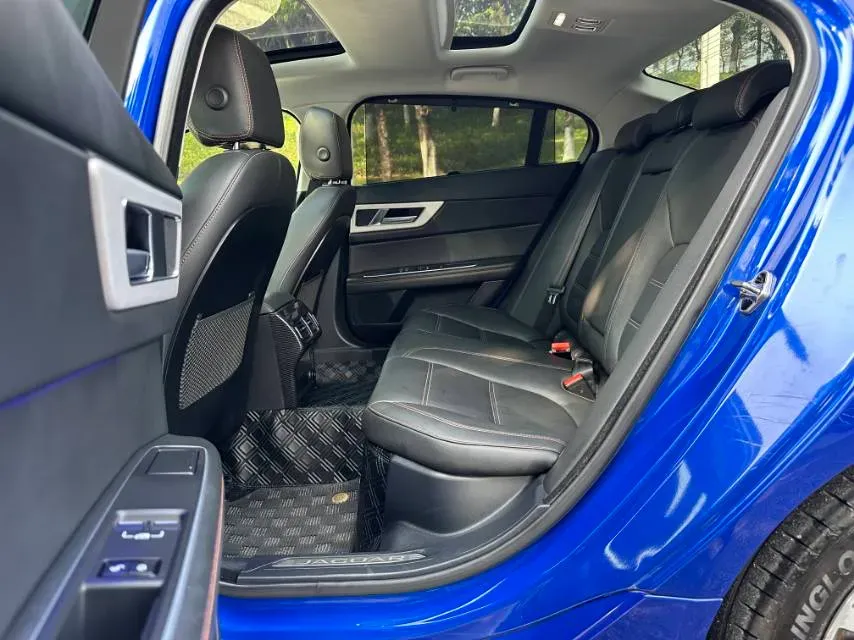 2019 Jeep Cherokee 2.0T 265HP L4 9AT,autocango,china used car exporter,china ev exporter,chinese used car exporter,chinese used ev exporter