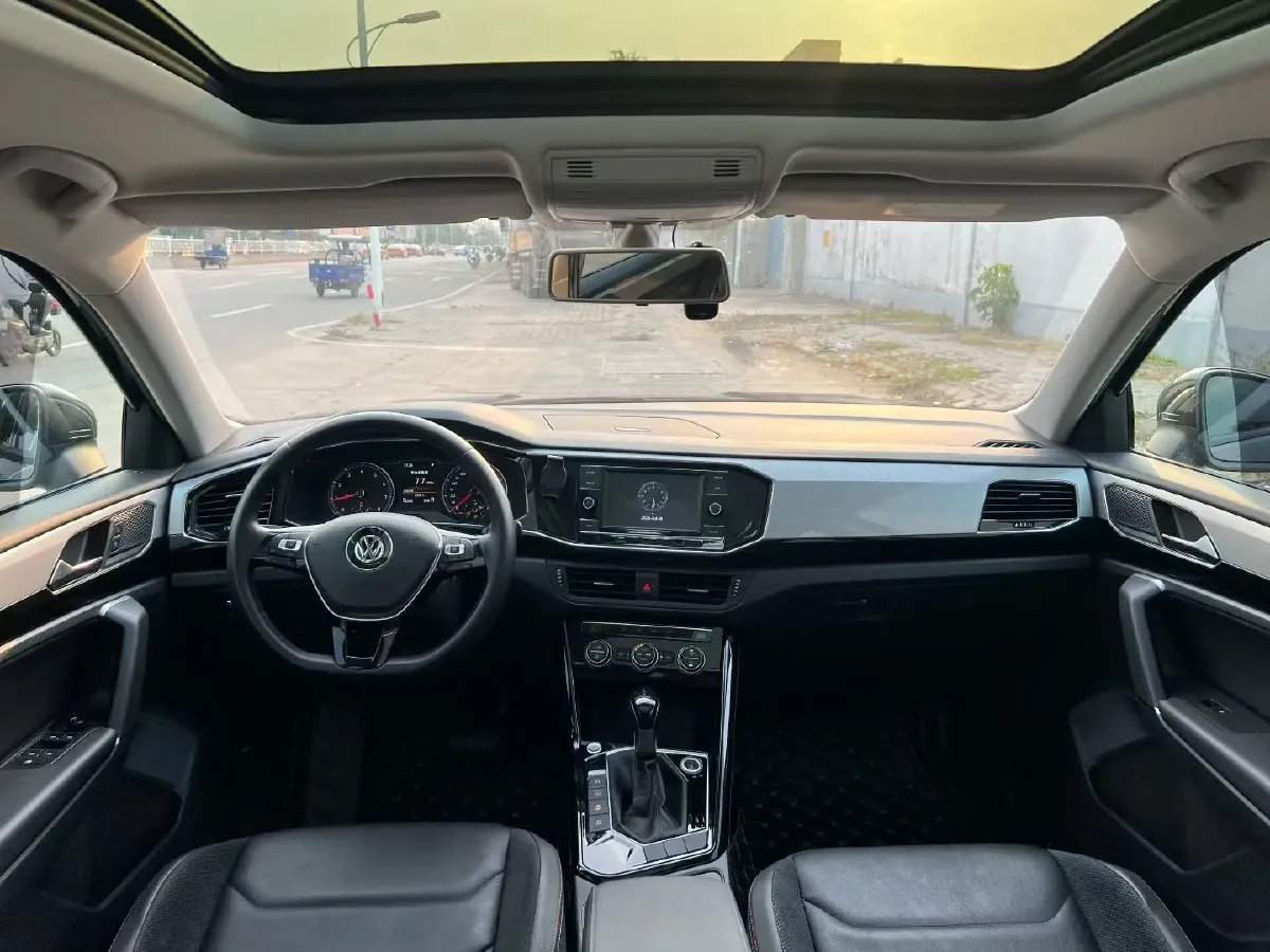 2019 Jeep Cherokee 2.0T 234HP L4 9AT,autocango,china used car exporter,china ev exporter,chinese used car exporter,chinese used ev exporter