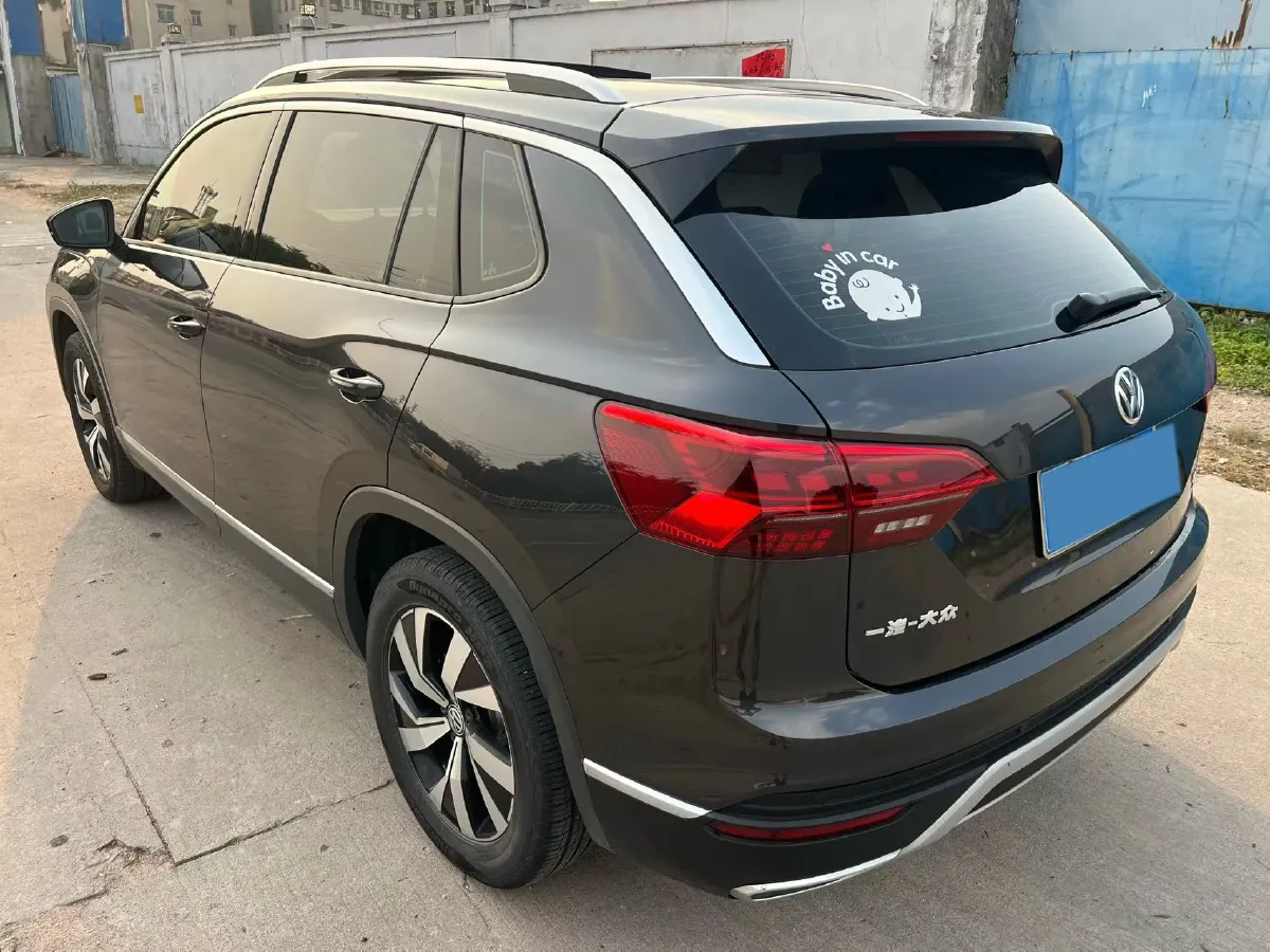 2019 Jeep Cherokee 2.0T 234HP L4 9AT,autocango,china used car exporter,china ev exporter,chinese used car exporter,chinese used ev exporter