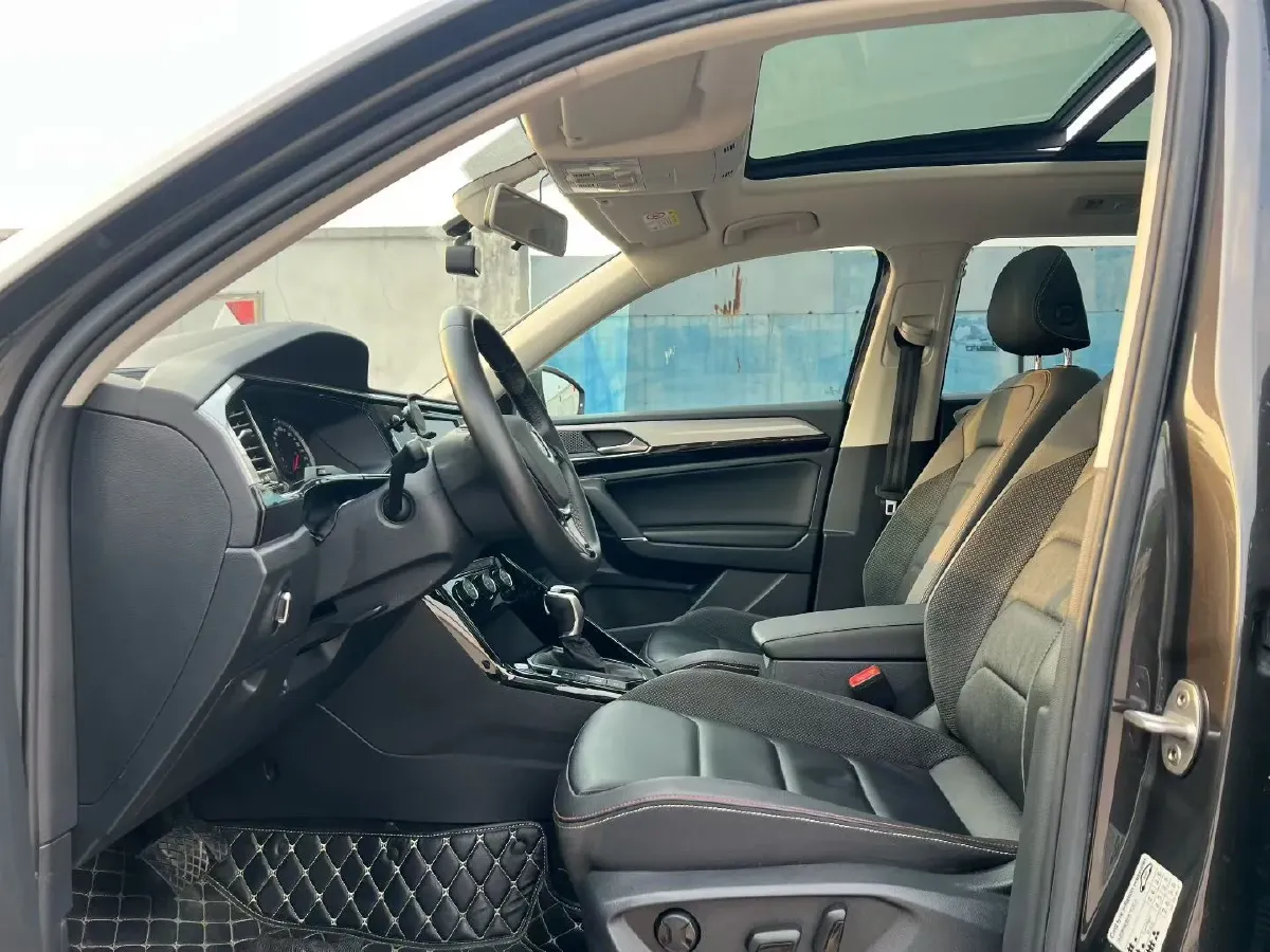 2019 Jeep Cherokee 2.0T 234HP L4 9AT,autocango,china used car exporter,china ev exporter,chinese used car exporter,chinese used ev exporter