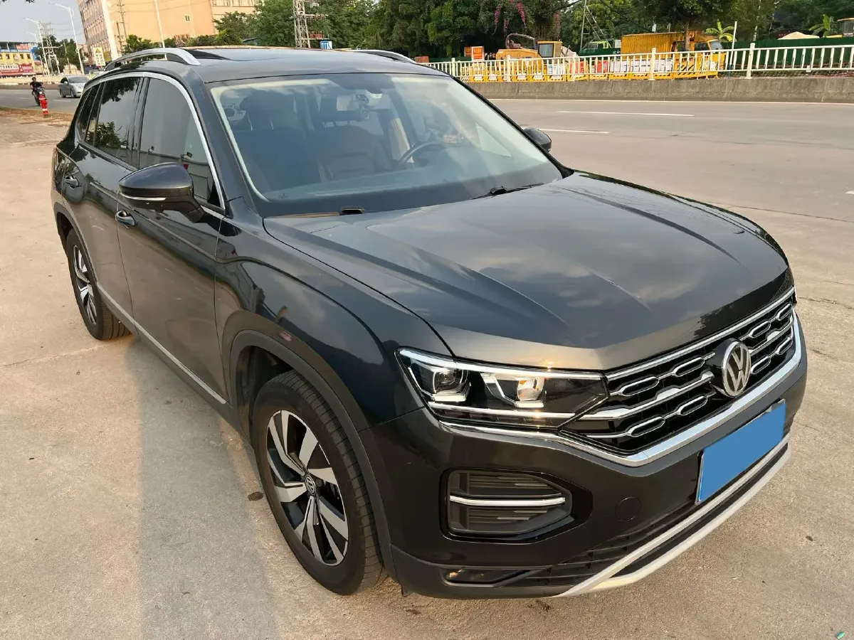 2019 Jeep Cherokee 2.0T 234HP L4 9AT,autocango,china used car exporter,china ev exporter,chinese used car exporter,chinese used ev exporter